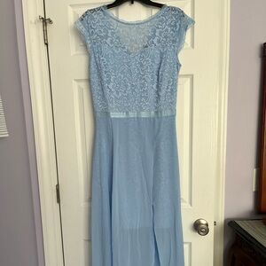 Cute gown with capped sleeves.